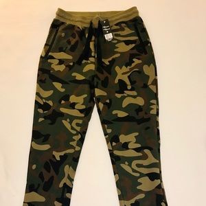 NWT Men’s M French Terry Jogger Sweatpants Camo